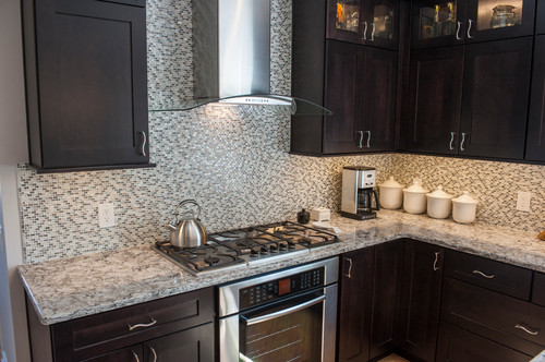 Cambria Bellingham Countertop with Cocoa Finish Cabinets, Glass Vent Hood and Mini Brick Mosaic Tiles